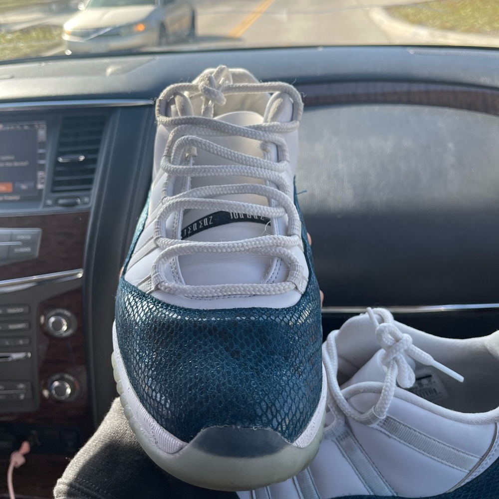 Jordan 11’s Blue and white